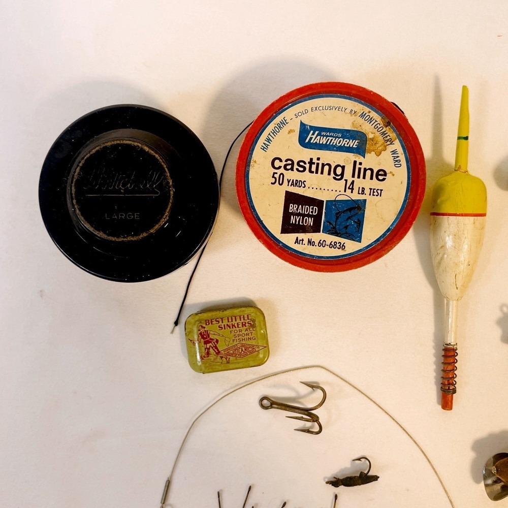 Vintage Fishing Tackle Lot Hawthorne Casting Line Wooden Lures Mouse Popper Tin - Picture 13 of 16